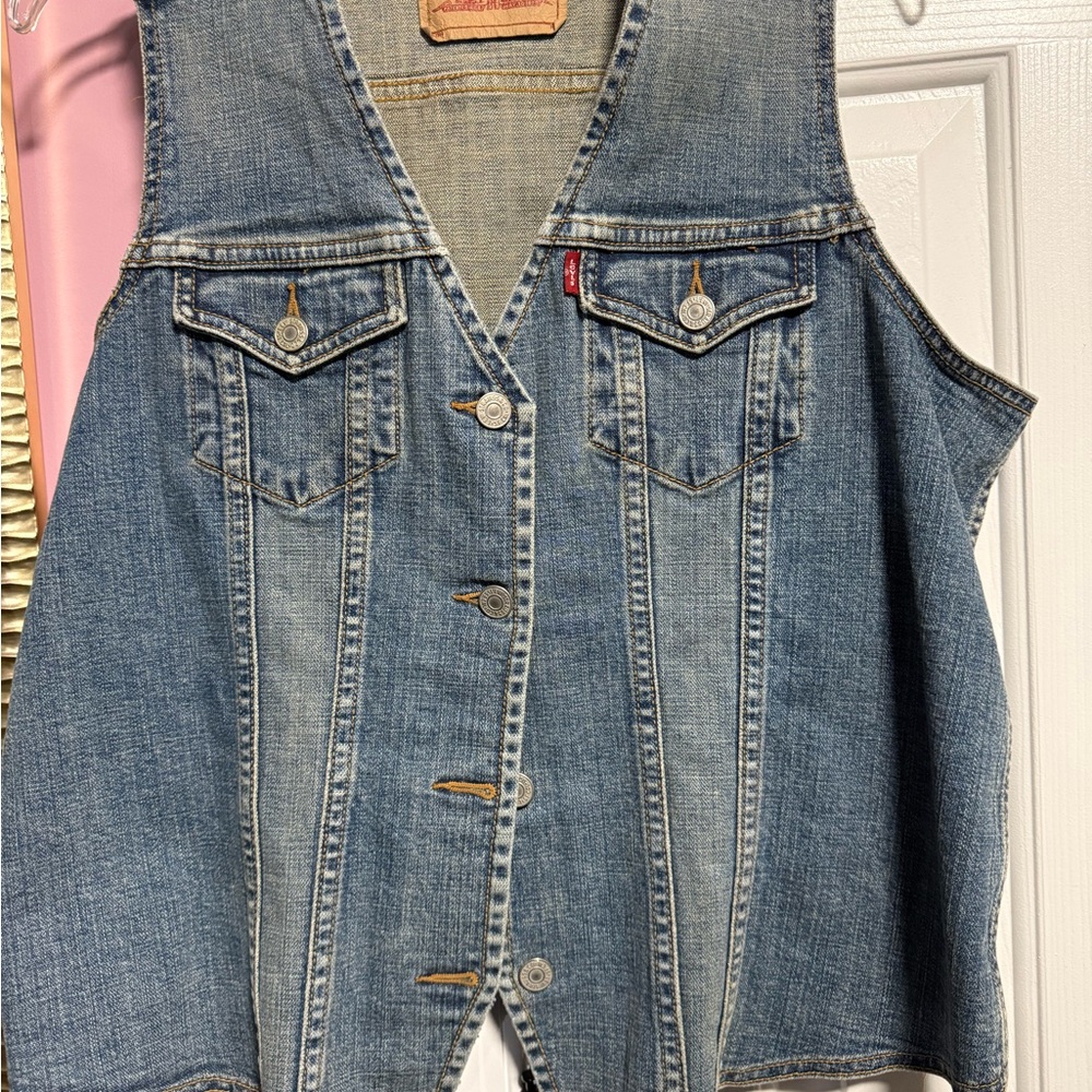LEVI’S CLASSIC BLUE DENIM JEAN VEST